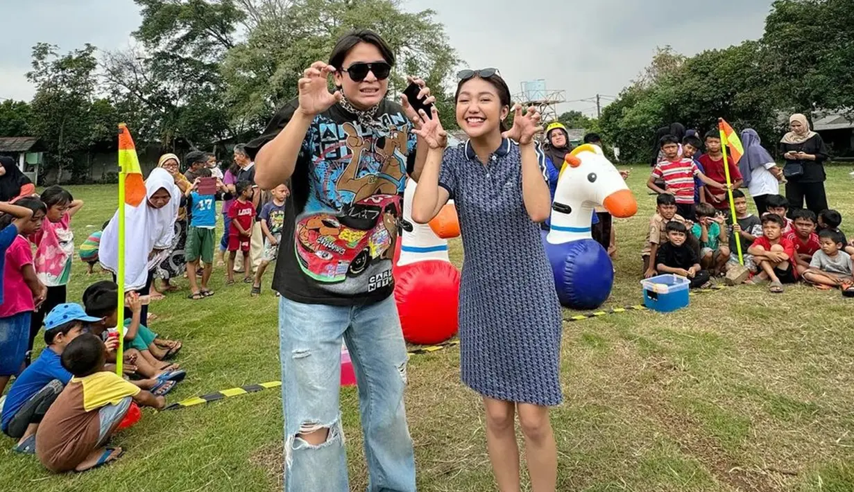 Tidak hanya menempatkan diri sebagai sahabat, Billy juga memposisikan dirinya sebagai seorang kakak. Meski merasa kesal saat mendengar Chika tersandung narkoba, pria 33 tahun itu menilai Chika sosok yang baik dan menyenangkan. Dia juga sudah menganggap Chika sebagai adik. (Liputan6.com/IG/@chndrika_)
