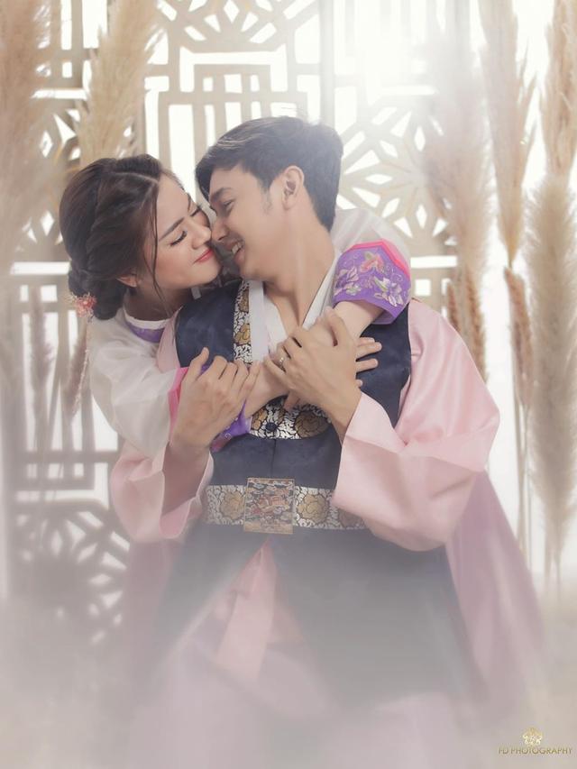 6 Gaya Prewedding Caesar Hito dan Felicya Angelista Pakai Hanbok, Menawan