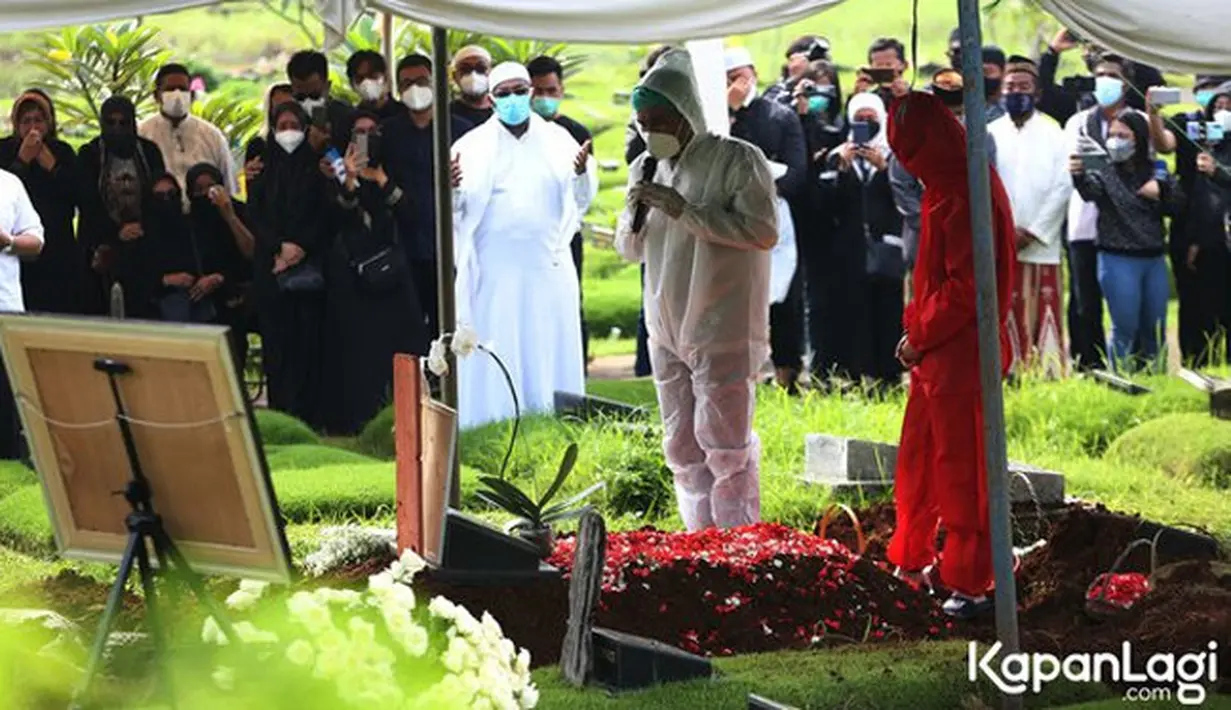 Pemakaman Rina Gunawan (Budy Santoso/Kapanlagi.com)