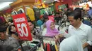 Selesai kampanye di Lapangan Joglo, Cianjur, Sabtu (29/03/14) Jokowi masuk ke dalam salah satu pusat perbelanjaan (Liputan6.com/Herman Zakharia)