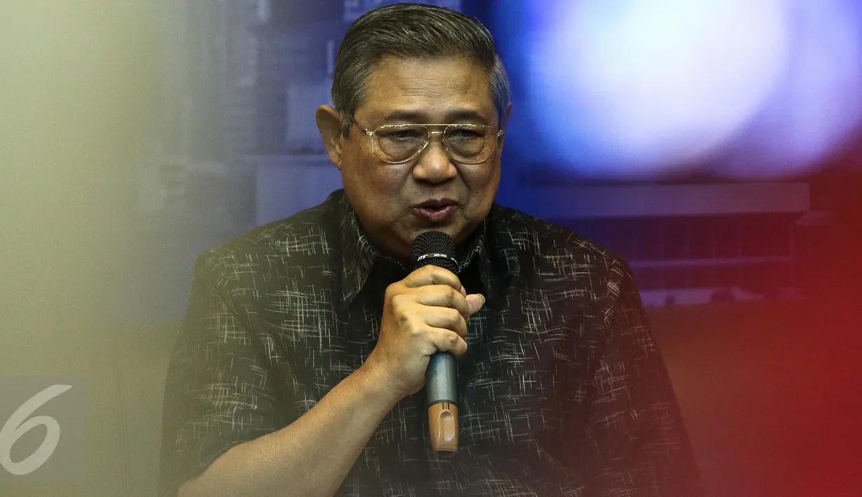 Presiden ke-6 RI Susilo Bambang Yudhoyono atau SBY menyatakan, dia diperingatkan bahwa teleponnya disadap. Nomor telepon orang dekatnya juga demikian, Jakarta, Rabu (1/2). (Liputan6.com/Faizal Fanani)