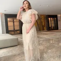 Makeup lainnya yang bisa jadi inspirasi bisa diadopsi dari look bernuansa nude. Tampilan lipstik hingga nuansa warna pada mata yang senada bisa jadi opsi yang sempurna untuk tampil formal tanpa perlu megaplikasikan warna bold. (Foto: Instagram/ Angelica Manopo)