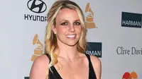 Pacar Britney Spears Ternyata Selingkuh dengan Bintang Porno