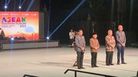 Wakil Presiden (Wapres) Ma'ruf Amin membuka acara pembukaan ASEAN Tourism Forum 2023 di Pelataran Candi Prambanan, Yogyakarta, Jumat malam, (3/2/2023). (Foto: Delvira Hutabarat/Liputan6.com).
