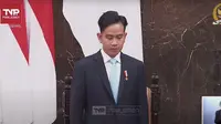 Momen Gibran Ganti Dasi di Sidang Tahunan DPR/MPR