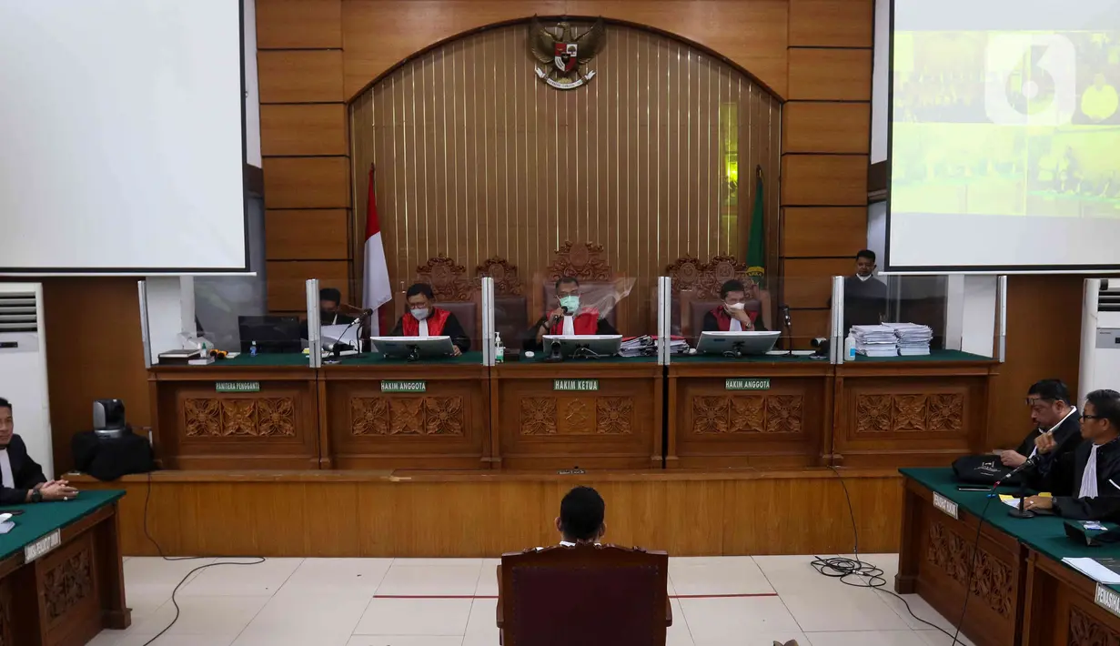 Kuat Ma'ruf terdakwa kasus dugaan pembunuhan berencana Nofriansyah Yosua Hutabarat atau Brigadir J mengikuti sidang lanjutan di PN Jakarta Selatan, Jakarta, Selasa (31/1/2023). Sidang tersebut beragenda pembacaan duplik oleh penasihat hukum. (Liputan6.com/Herman Zakharia)