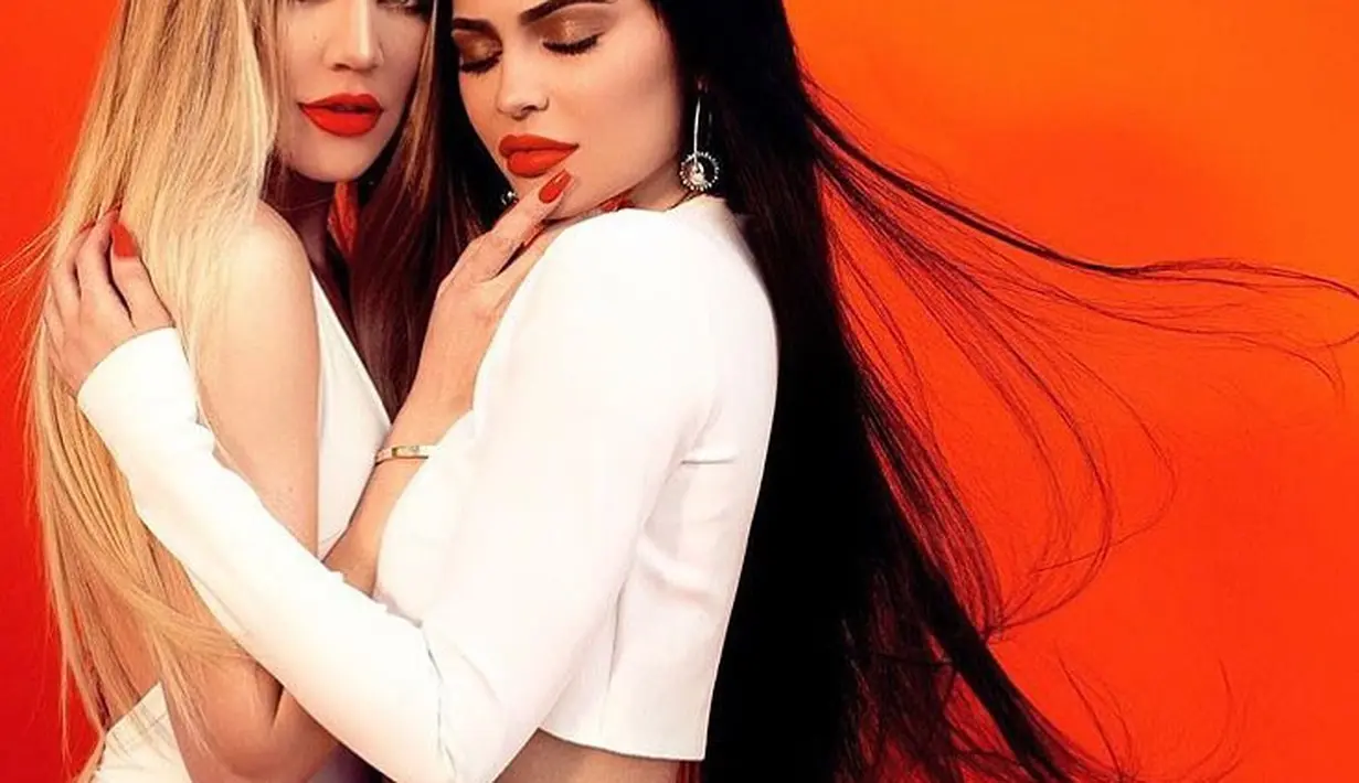 Kalau menurut kamu, benarkah kabar kehamilan Kylie dan Khloe? Atau kamu percaya itu hanya omong kosong belaka? (instagram/khloekardashian)