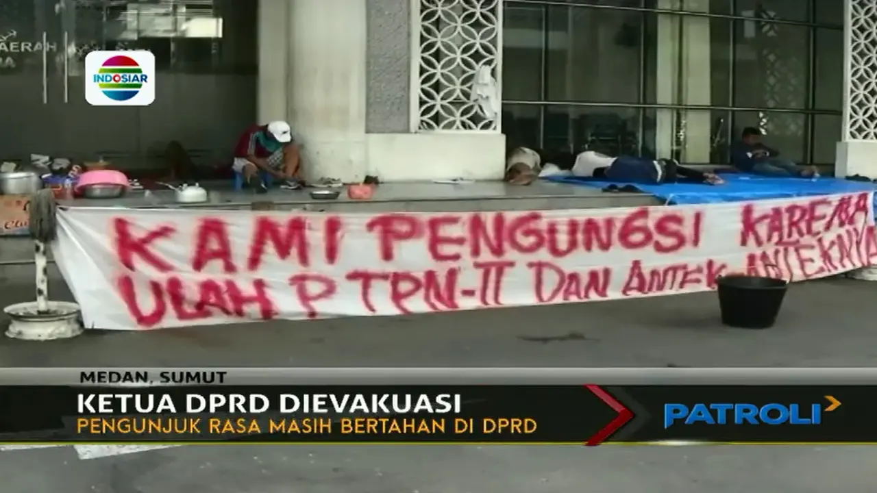 Gagal Bertemu Ketua DPRD Sumut, Pengunjuk Rasa Emosi (TV)