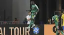 Penyerang Senegal, Famara Diedhiou berselebrasi usai mencetak gol ke gawang Brasil pada pertandingan persahabatan di Stadion Nasional di Singapura (10/10/2019). Brasil bermain imbang dengan Senegal 1-1. (AFP Photo/Roslan Rahman)