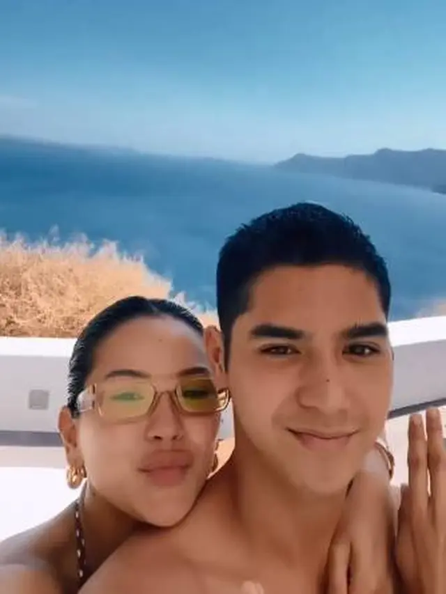Usai Temu Kangen di Paris, Ini 6 Potret Al Ghazali dan Alyssa Daguise di Yunani