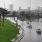 Jalanan di Jeddah terlihat tergenang air banjir setelah hujan lebat pada Kamis 24 November 2022. (SPA)