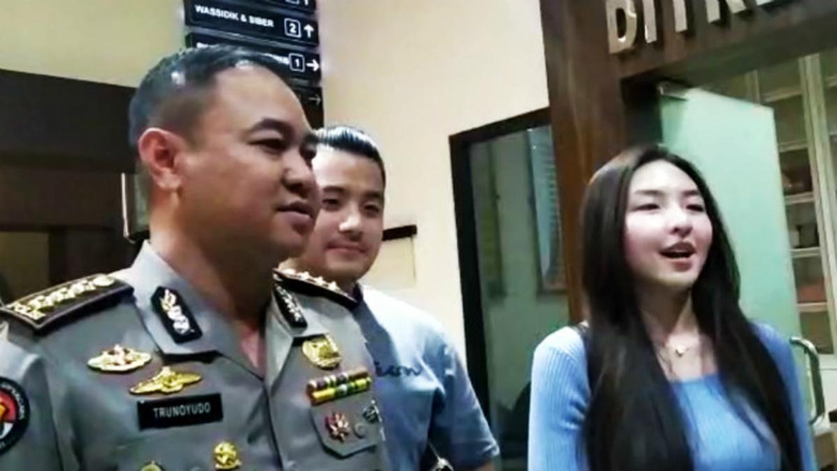 Awkarin dan Ruth Stefani Dicecar 30 Pertanyaan Terkait Kasus Carding