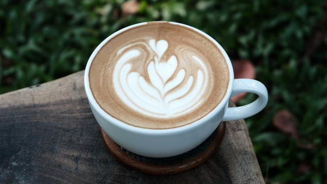Trik Owner Kafe: Bikin Latte Rumahan Rasa Premium Tanpa Alat Mahal