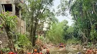 Tim Satuan Tugas Ciliwung menemukan anak Sungai Ciliwung, Sungai Cipakancilan, penuh dengan sampah. (Foto: Sekretaris Tim Satgas Ciliwung Kota Bogor, Een Irawan Saputra)