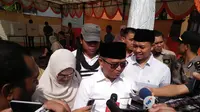 Cagub Sulsel Agus Arifin Numang usai mencoblos di TPS 5, Jalan Pengayoman, Makassar, Sulsel, Rabu (26/6/2018). (Liputan6.com/Eka Hakim)