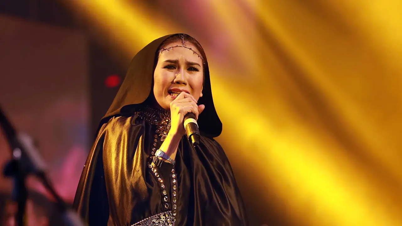 [Bintang] Nicky Astria