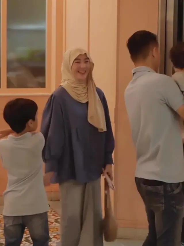 6 Potret Larissa Chou Buka Puasa Bareng Suami dan Anak, Momen Bahagia Keluarga