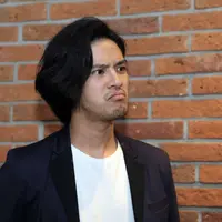 Banyak manfaat dirasakan oleh Morgan Oey dengan hobi barunya, Yoga. Tidak hanya badan sehat, tapi juga merasakan pikirannya merasa sehat. Disamping itu, juga membantu pekerjaannya di dunia akting. (Nurwahyunan/Bintang.com)