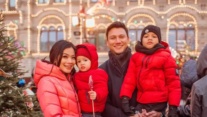 Titi Kamal dan keluarganya. (Foto: Instagram titi_kamall)