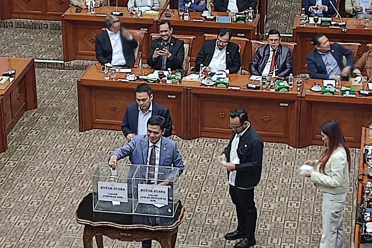 Komisi III DPR menggelar rapat pleno pemilihan dan penetapan calon pimpinan atau capim KPK dan calon Dewan Pengawas atau Dewas KPK Komisi Pemberantasan Korupsi (KPK) pada Kamis (21/11/2024).