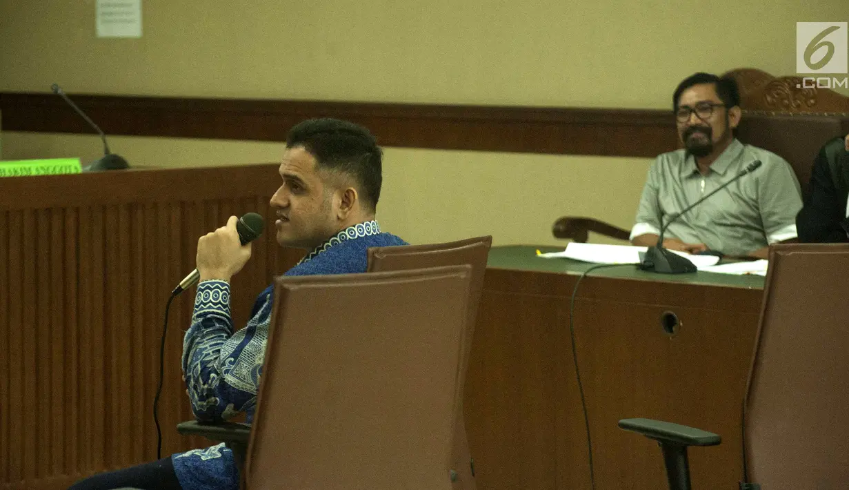 Nazaruddin menyebut sejak awal kasus Hambalang bergulir dia tidak pernah mendengar nama Choel Mallarangeng di Pengadilan Tipikor, Jakarta, Senin (29/5). Baru setelah kasus ini bergulir di persidangan dia mendengar nama Choel. (Liputan6.com/Helmi Afandi)