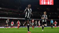 Pada menit ke-37, tim tamu, Newcastle United, berhasil membuka keunggulan lewat aksi Alexander Isak yang memanfaatkan assist Jacob Murphy. (Glyn KIRK/AFP)