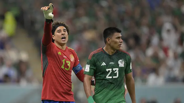 Foto: Tua-tua Keladi, Meski Berusia Senja 5 Kiper Berikut Masih Dipercaya Jadi Kiper Utama Bersama Timnas
