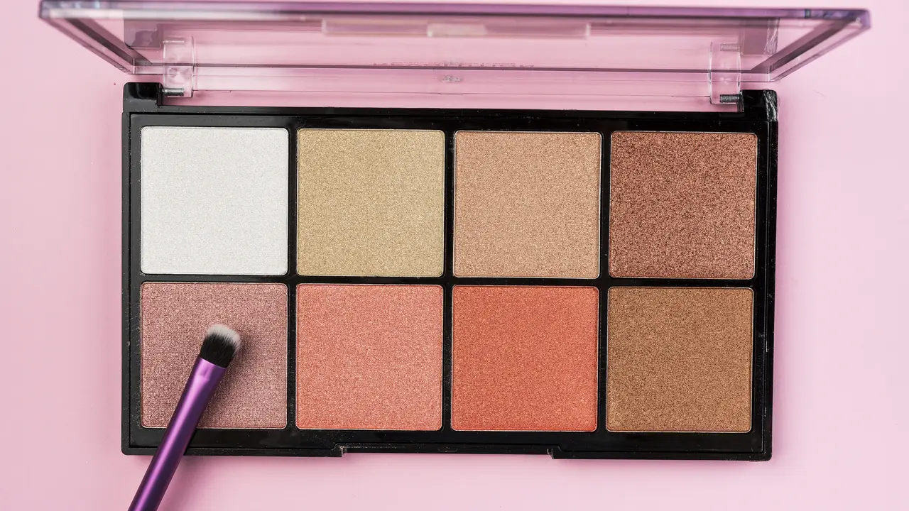 Pengertian eyeshadow blending dan teknik pengaplikasiannya
