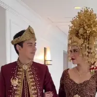 Penampilan Dewi Paramita saat Resepsi (credit: instagram/ayungberinda)