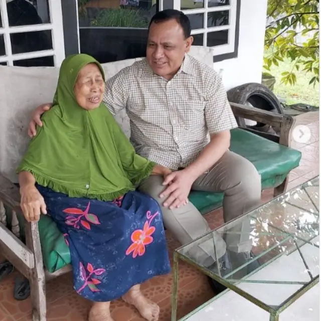 Sebelum  Jadi Tersangka, Ketua KPK Firli Bahuri Pernah Pakai Sepatu Mewah LV, Berapa Harganya?