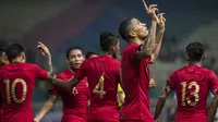 Striker Timnas Indonesia, Beto Goncalvez, merayakan gol yang dicetaknya ke gawang Myanmar pada laga persahabatan di Stadion Wibawa Mukti, Jawa Barat, Rabu (10/10). Indonesia menang 3-0 atas Myanmar(Bola.com/Vitalis Yogi Trisna)