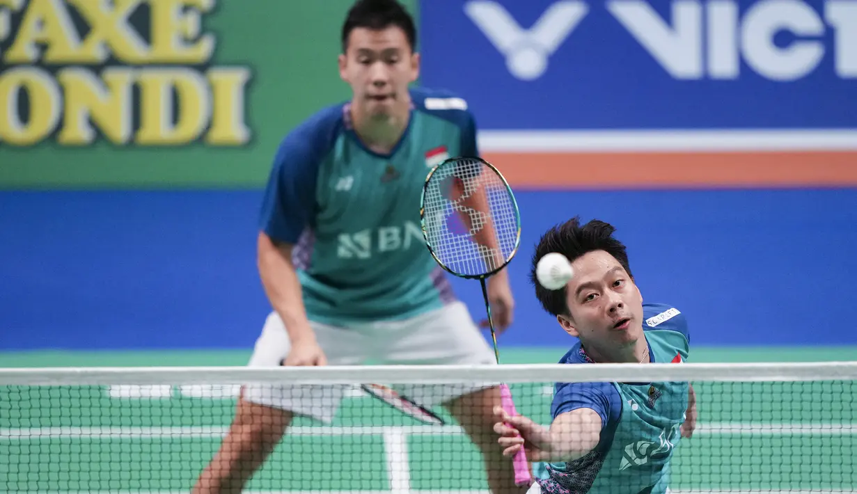Di game kedua, situasi seperti game pertama kembali terulang. Marcus Fernaldi Gideon/Kevin Sanjaya Sukamuljo juga unggul saat interval dengan 11-6 dan kemudian terus unggul hingga posisi 19-16. (AFP/Ritzau Scanpix/Claus Fisker)