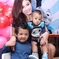 Foto Ulang Tahun Anak Virnie Ismail (Andy Masela/bintang.com)