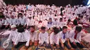 Ribuan anak yatim piatu menghadiri acara bertajuk 'Indahnya Bersyukur dan Berbagi Bersama Anak Yatim Piatu' di Jakarta, Kamis (23/6). Himpunan Bank-bank Milik Negara mengundang 3.500 anak yatim piatu di acara tersebut. (Liputan6.com/ Immanuel Antonius)