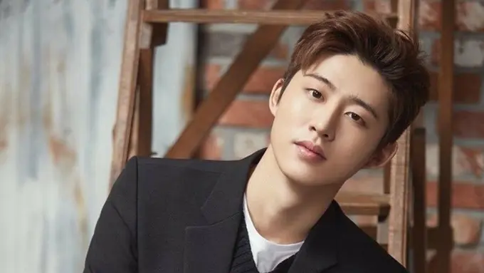 B.I iKON (Soompi)
