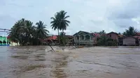 Salah satu jembatan yang putus di Kabupaten Musi Rawas Utara (Muratara), Sumatera Selatan. (Liputan6.com/Raden Fajar)