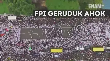 Massa memprotes pernyataan Ahok terkait Surat Al Maidah ayat 51. Ahok dituding lakukan pelecehan terhadap umat Muslim.