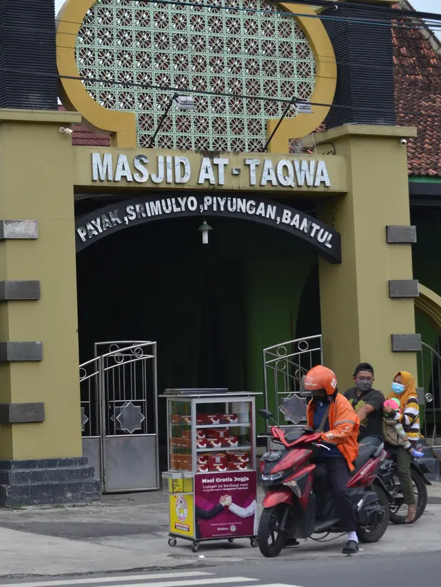 Berbagi Makanan Lewat Lemari Kebaikan di Yogyakarta