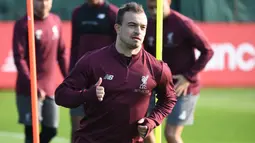 Gelandang Liverpool, Xherdan Shaqiri, saat sesi latihan jelang laga Liga Champions di Melwood, Liverpool, Senin (8/4). Liverpool akan berhadapna dengan Porto. (AFP/Paul Ellis)