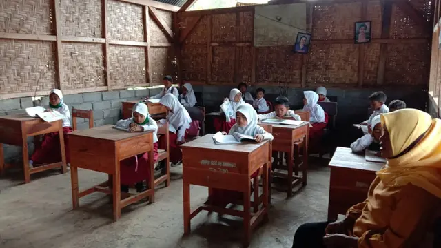 Siswa Madrasah Ibtidaiyah (MI) Al-Faat 2 Banggo, Dompu, Nusa Tenggara Barat (NTB). Istimewa