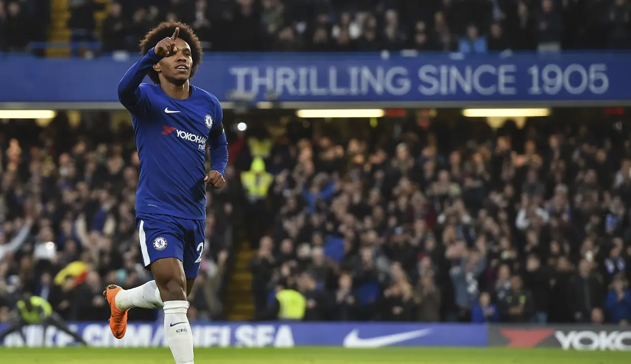 Dibawah arahan Sarri, Willian seperti terlahir kembali. Pos gelandang serang kembali ia isi dan saat ini mampu mencetak dua gol dan dua assist. (AFP/Glyn Kirk)
