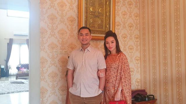 Setia Menemani di Rumah Sakit, Ini 6 Momen Manis Zaskia Gotik dan Sirajuddin