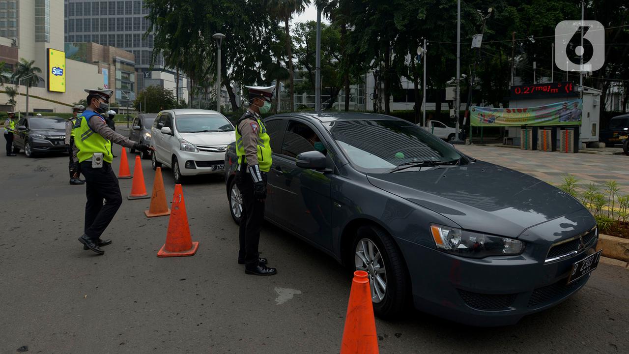 Suasana Hari Pertama Penerapan PSBB di Bundaran HI