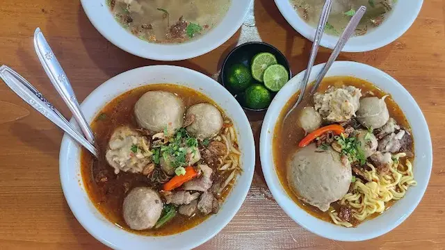 Bakso Ujo Special Tetelan dan Urat Gimbal