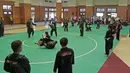 Suasana saat kedatangan Wakil Presiden RI, Jusuf Kalla di Padepokan Silat, Taman Mini Indonesia Indah, Jakarta Timur, (03/10/2017).  Kunjungan ini untuk memantau persiapan jelang Asian Games 2018. (Bola.com/Nicklas Hanoatubun)