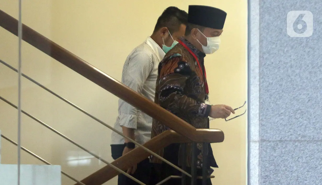 Ketua Komisi VIII DPR RI, Yandri Susanto bersiap menjalani pemeriksaan di Gedung KPK, Jakarta, Selasa (30/3/2021). Yandri Susanto diperiksa sebagai saksi untuk tersangka Matheus Joko Santoso terkait dugaan suap pengadaan bansos untuk wilayah Jabodetabek Tahun 2020. (Liputan6.com/Helmi Fithriansyah)