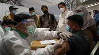 Menteri Kesehatan RI Budi Gunadi Sadikin meninjau langsung pelaksanaan vaksinasi COVID-19 di Trans Studio Mall Cibubur, Depok, Jawa Barat, Senin 28 Juni 2021. (Dok Rokom Kementerian Kesehatan RI/Nursiwan)