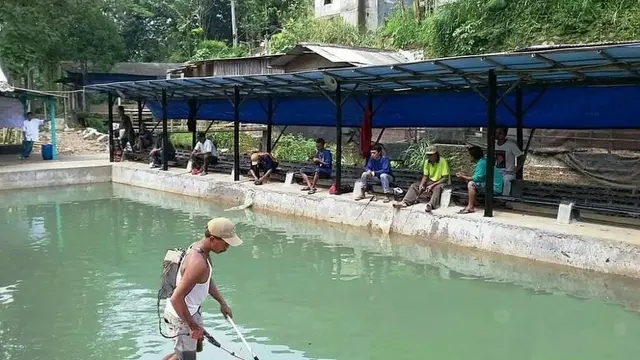 8 Potret Aksi Nyeleneh Orang yang Bikin Repot, Bikin Geleng Kepala