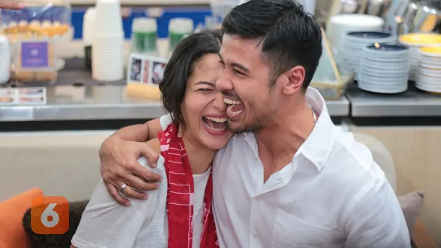 [Bintang] Chicco Jerikho dan Putri Marino