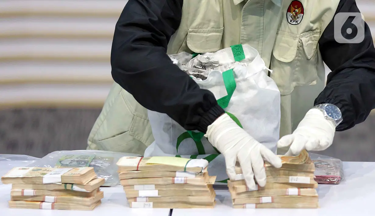 Barang bukti yang disita dari perkara ini mulai dari mobil sampai uang. (Liputan6.com/Helmi Fithriansyah)